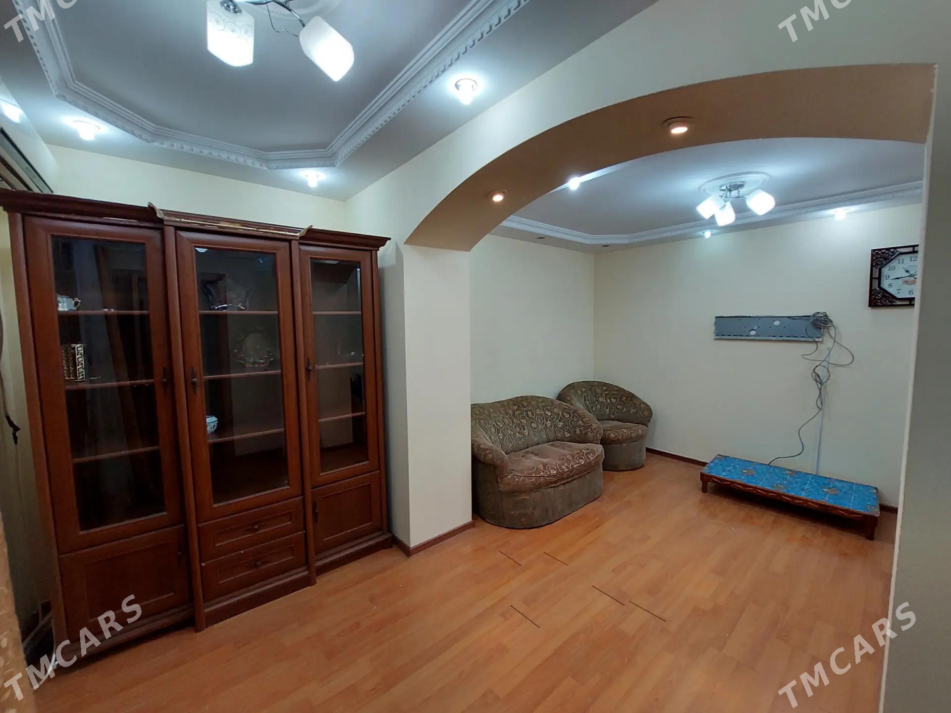 1-й этаж 3-ком - 30 мкр - img 2