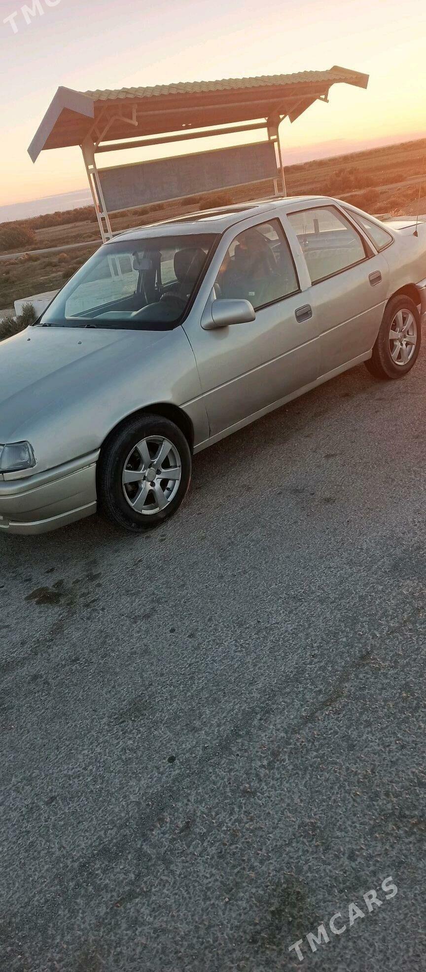 Opel Vectra 1990 - 30 000 TMT - Bäherden - img 4