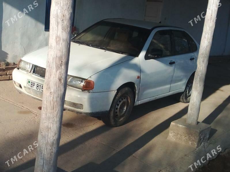 Volkswagen Polo 1998 - 25 000 TMT - Гурбансолтан Едже - img 2
