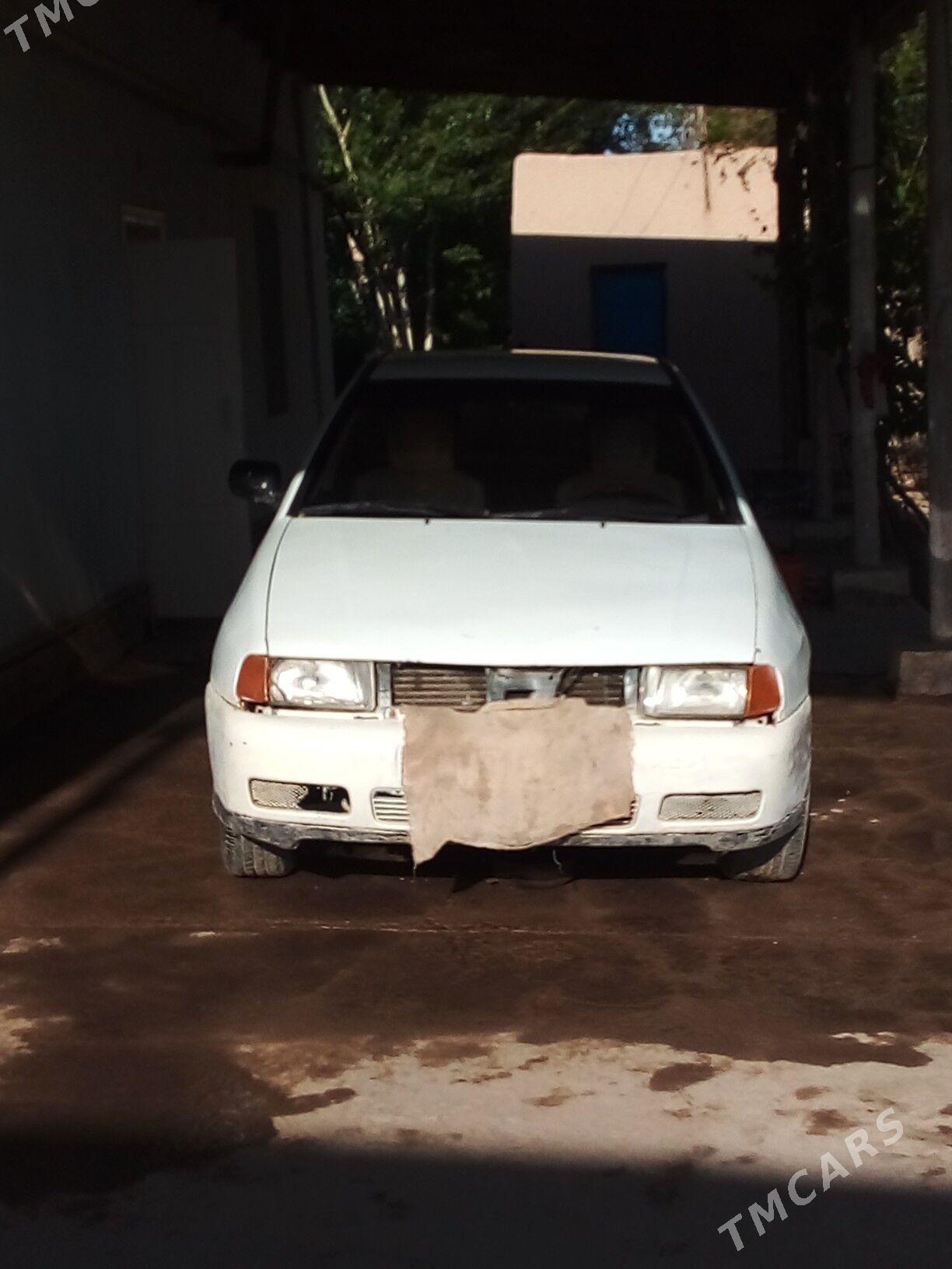 Volkswagen Polo 1998 - 25 000 TMT - Гурбансолтан Едже - img 3