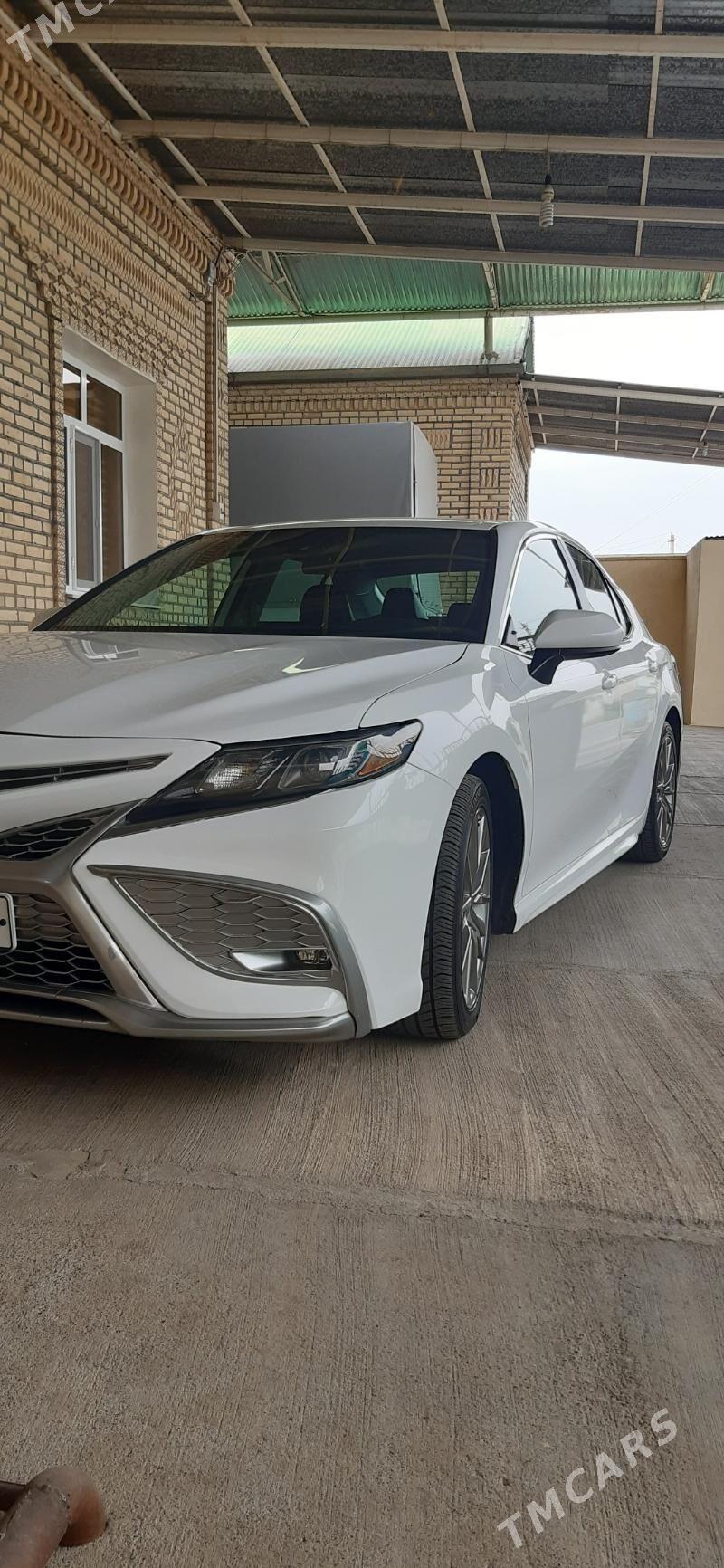 Toyota Camry 2021 - 340 000 TMT - Бузмеин - img 2