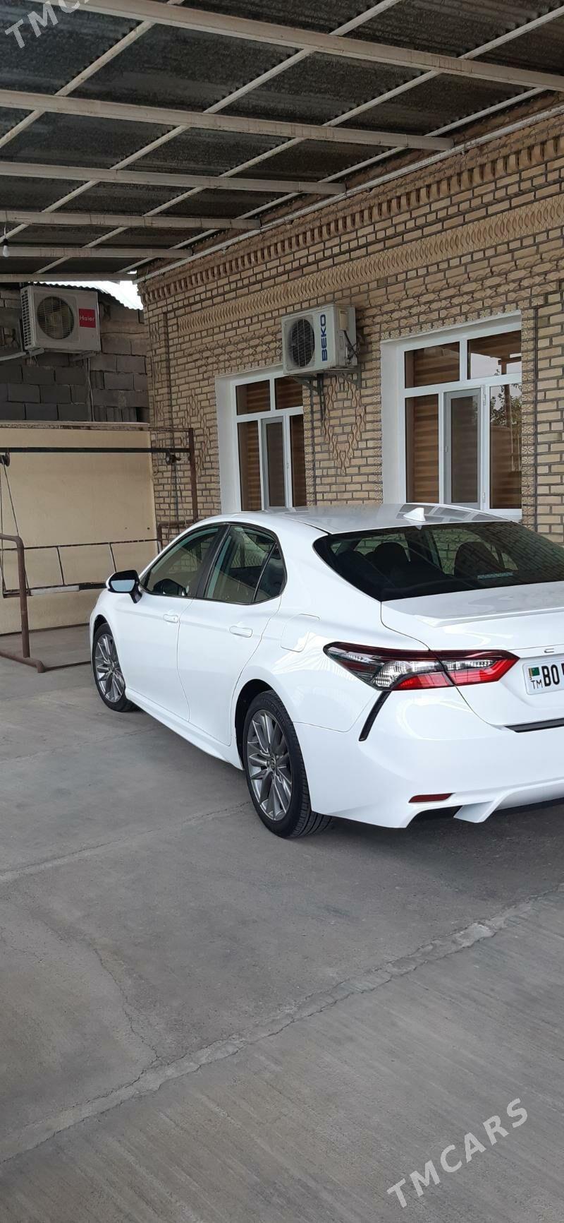 Toyota Camry 2021 - 340 000 TMT - Бузмеин - img 4