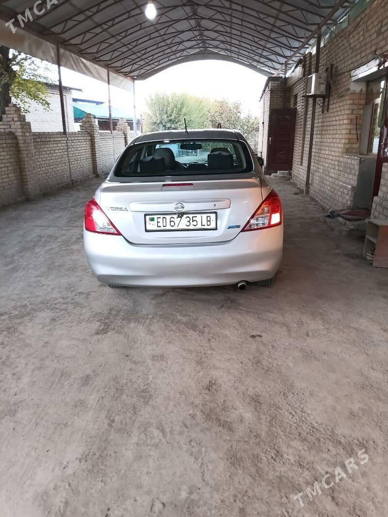 Nissan Versa 2013 - 130 000 TMT - Ходжамбаз - img 6