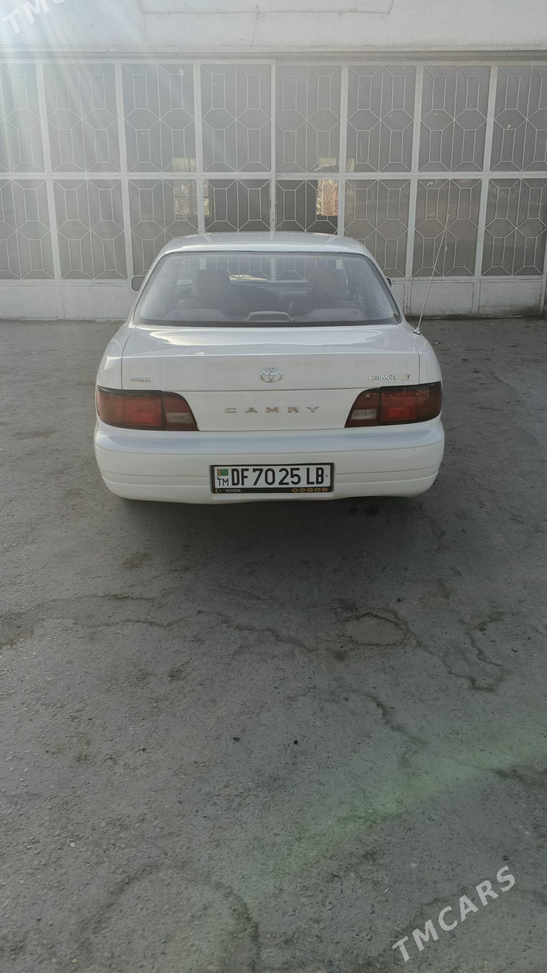 Toyota Camry 1995 - 75 000 TMT - Saýat - img 3