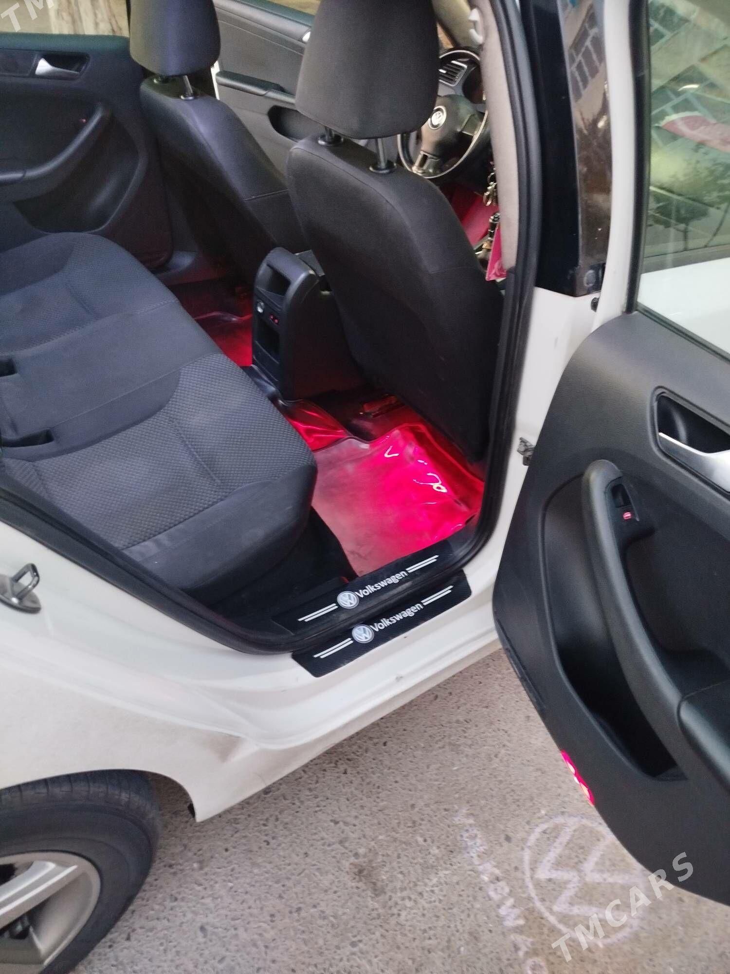 Volkswagen Jetta 2012 - 120 000 TMT - Бузмеин ГРЭС - img 6