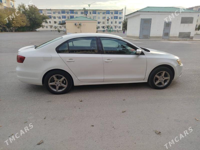 Volkswagen Jetta 2012 - 120 000 TMT - Бузмеин ГРЭС - img 4