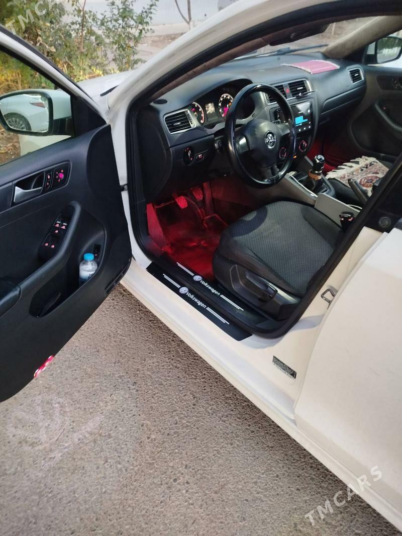 Volkswagen Jetta 2012 - 120 000 TMT - Бузмеин ГРЭС - img 7