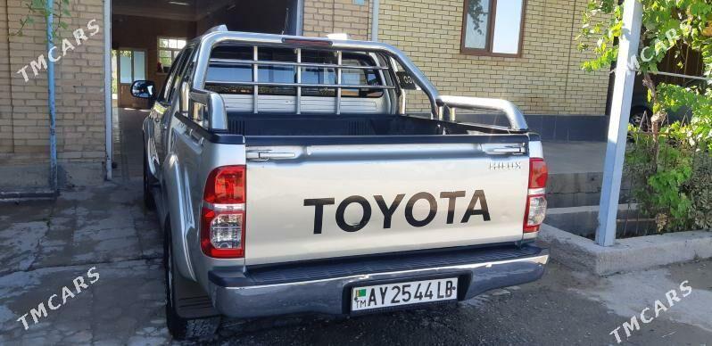 Toyota Hilux 2014 - 440 000 TMT - Фарап - img 4