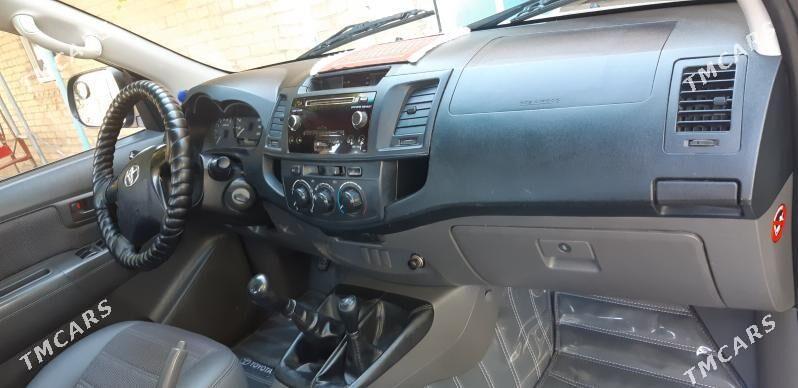 Toyota Hilux 2014 - 440 000 TMT - Фарап - img 6