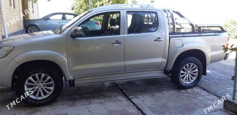 Toyota Hilux 2014 - 440 000 TMT - Фарап - img 3
