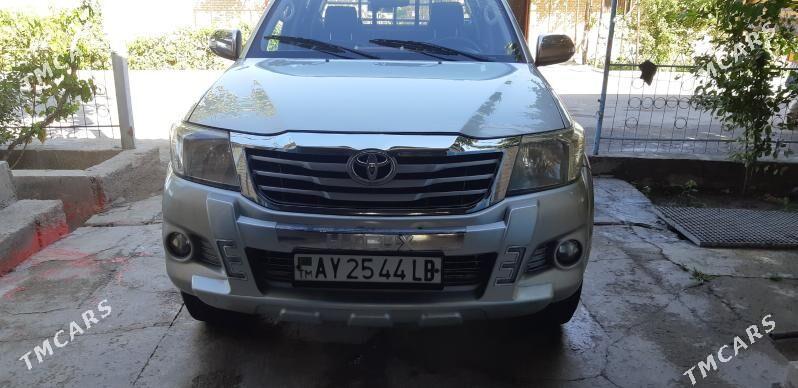 Toyota Hilux 2014 - 440 000 TMT - Фарап - img 2