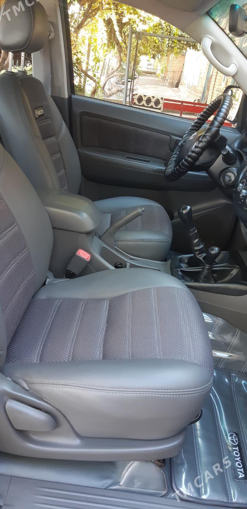 Toyota Hilux 2014 - 440 000 TMT - Фарап - img 9