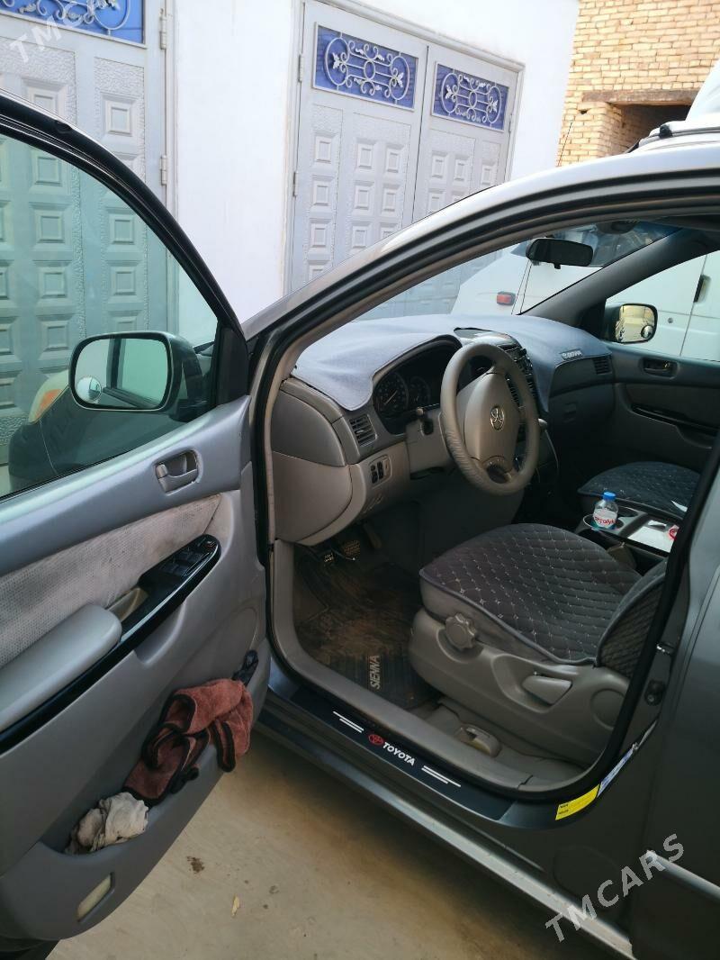 Toyota Sienna 2004 - 195 000 TMT - Daşoguz - img 5