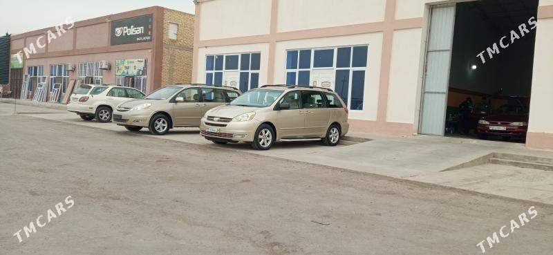 Toyota Sienna 2004 - 254 800 TMT - Дянев - img 2