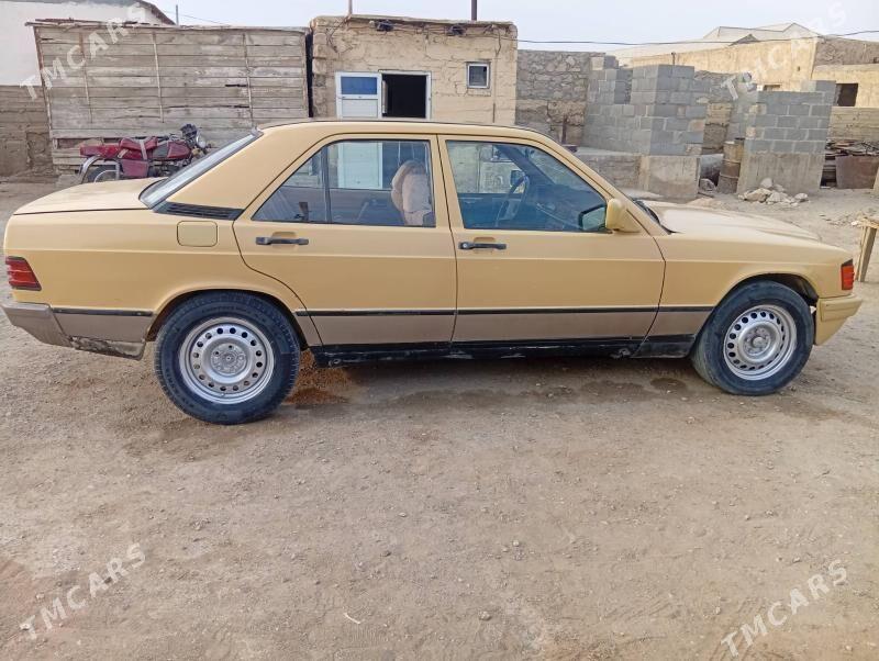 Mercedes-Benz 190E 1983 - 15 000 TMT - Гумдаг - img 3