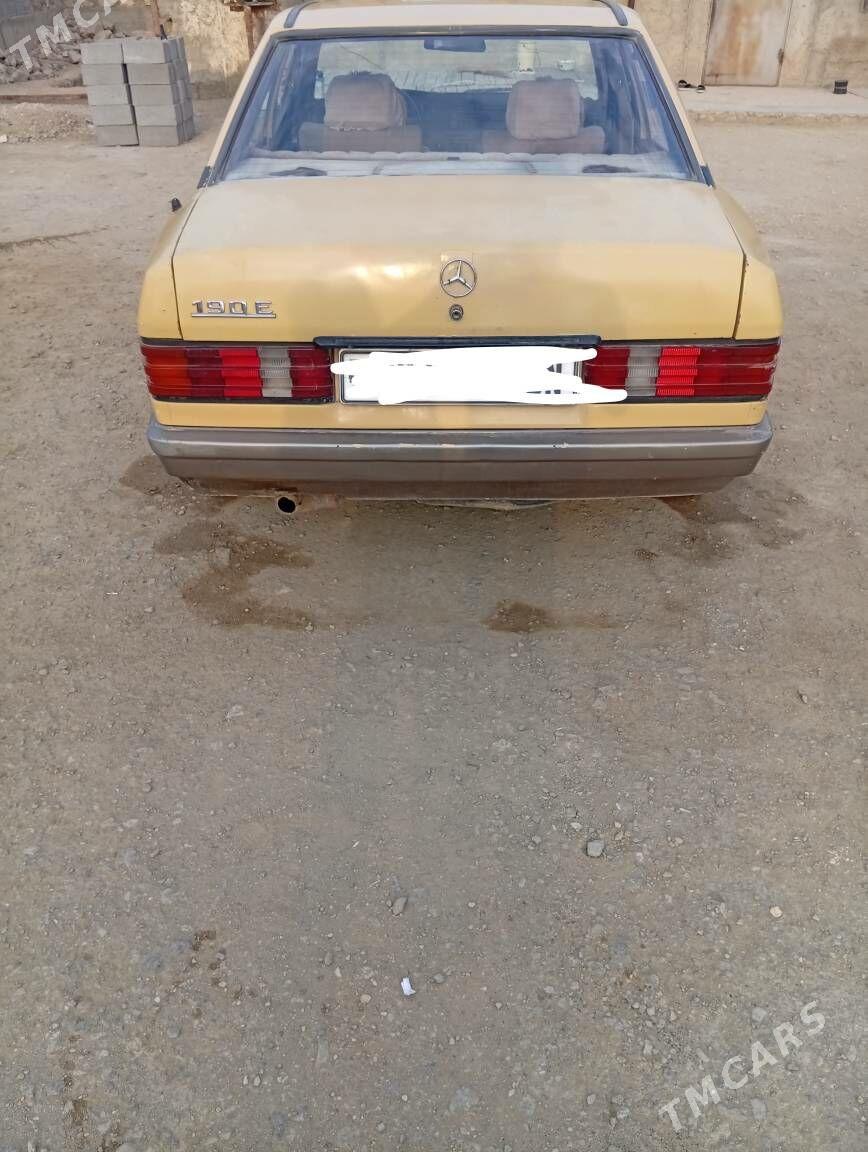 Mercedes-Benz 190E 1983 - 15 000 TMT - Гумдаг - img 4