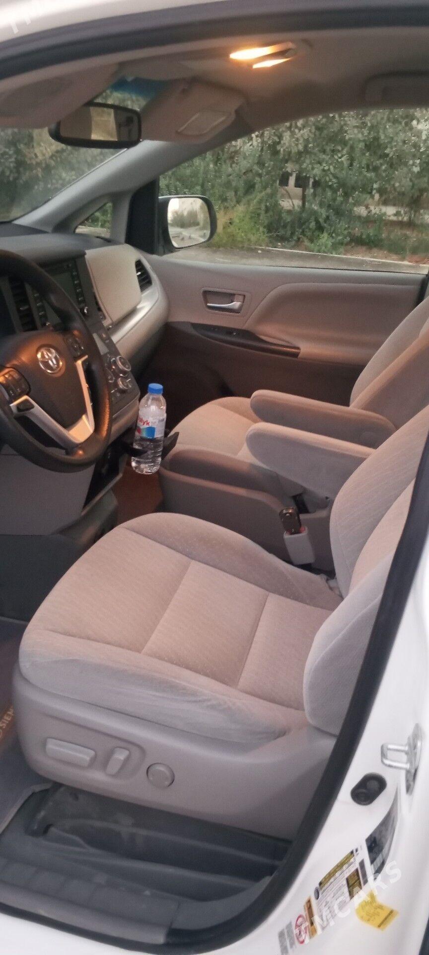 Toyota Sienna 2019 - 345 000 TMT - Бузмеин ГРЭС - img 6