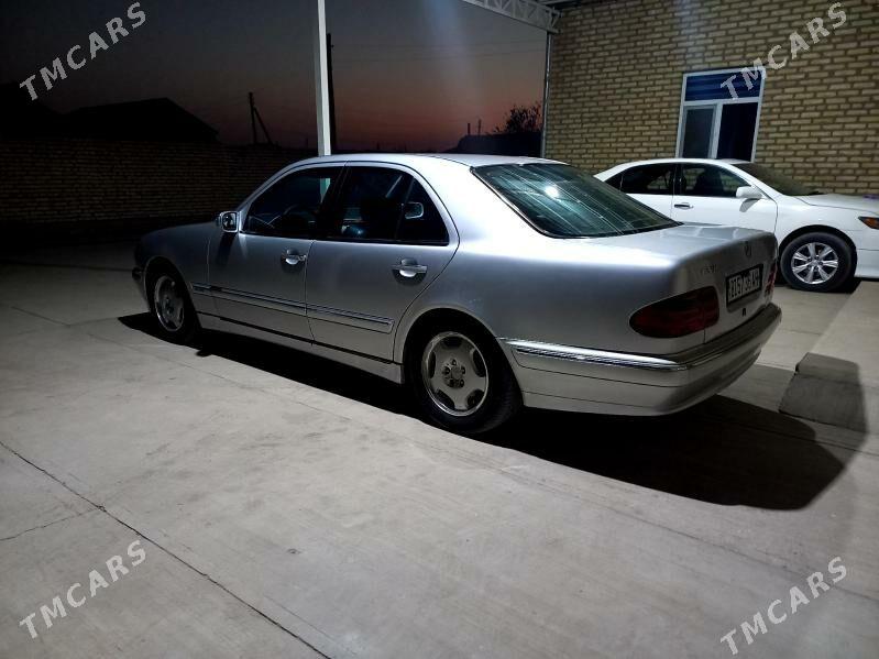 Mercedes-Benz E320 2001 - 100 000 TMT - Серахс - img 6