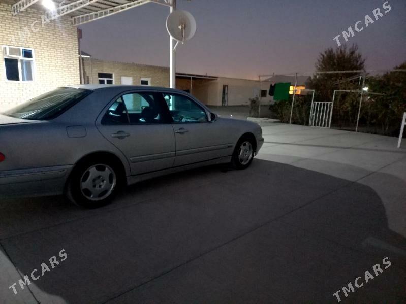 Mercedes-Benz E320 2001 - 100 000 TMT - Серахс - img 8