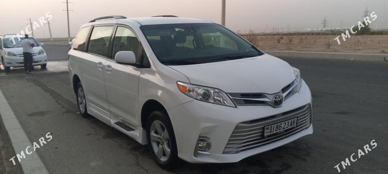 Toyota Sienna 2019 - 345 000 TMT - Бузмеин ГРЭС - img 4