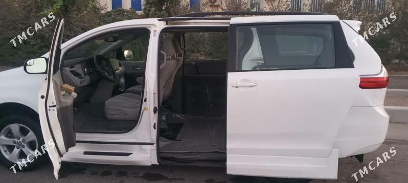 Toyota Sienna 2019 - 345 000 TMT - Бузмеин ГРЭС - img 9