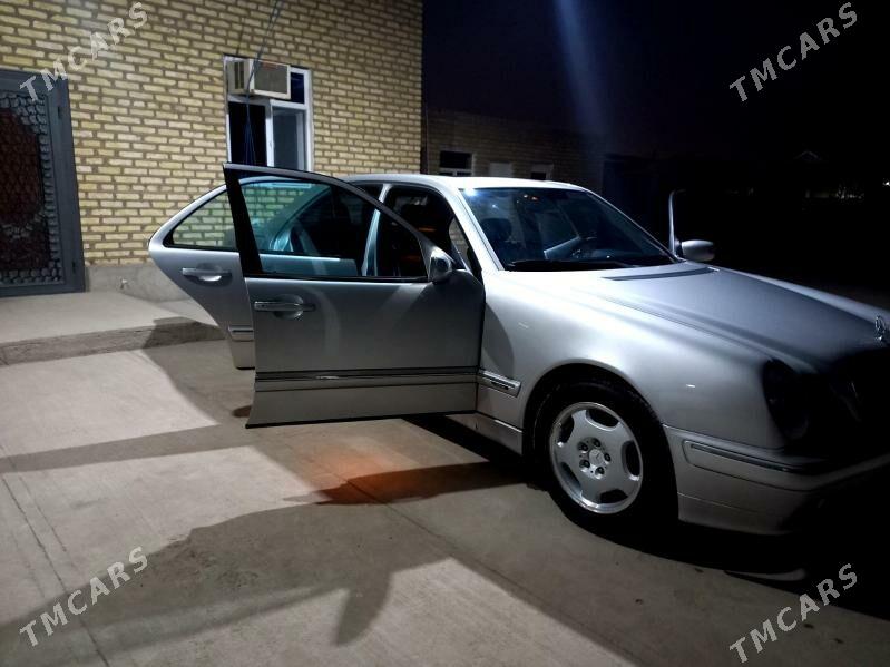 Mercedes-Benz E320 2001 - 100 000 TMT - Серахс - img 2