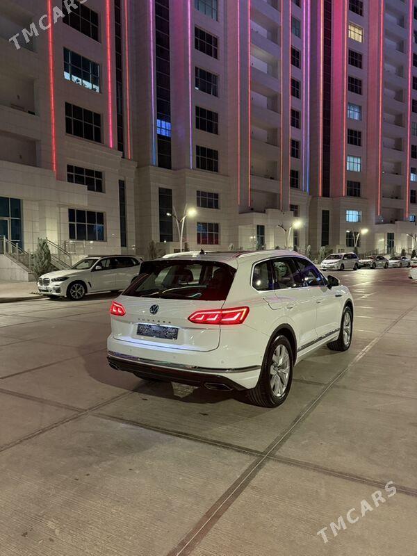 Volkswagen Touareg 2018 - 790 000 TMT - Ашхабад - img 3