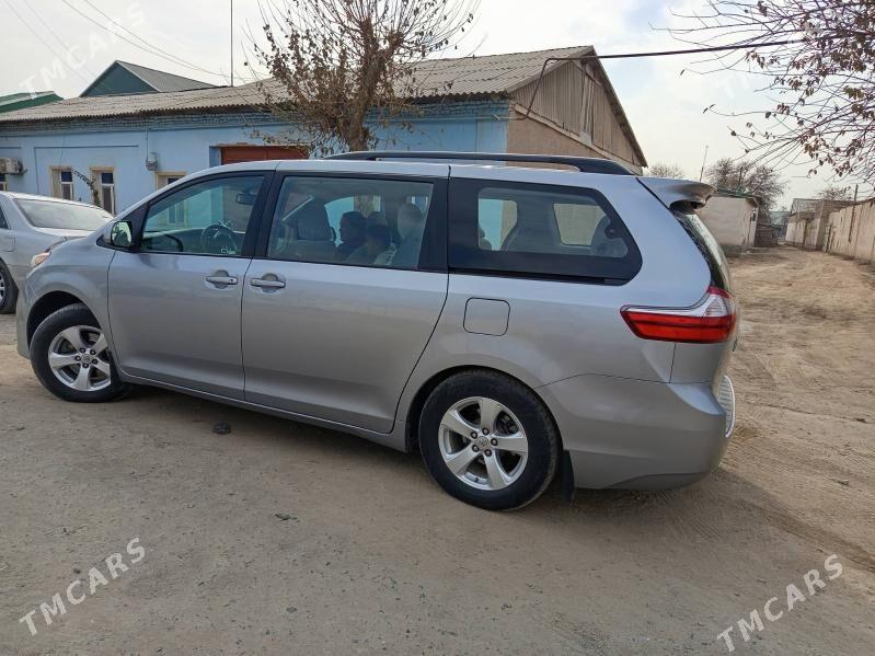 Toyota Sienna 2017 - 370 000 TMT - Köneürgenç - img 3