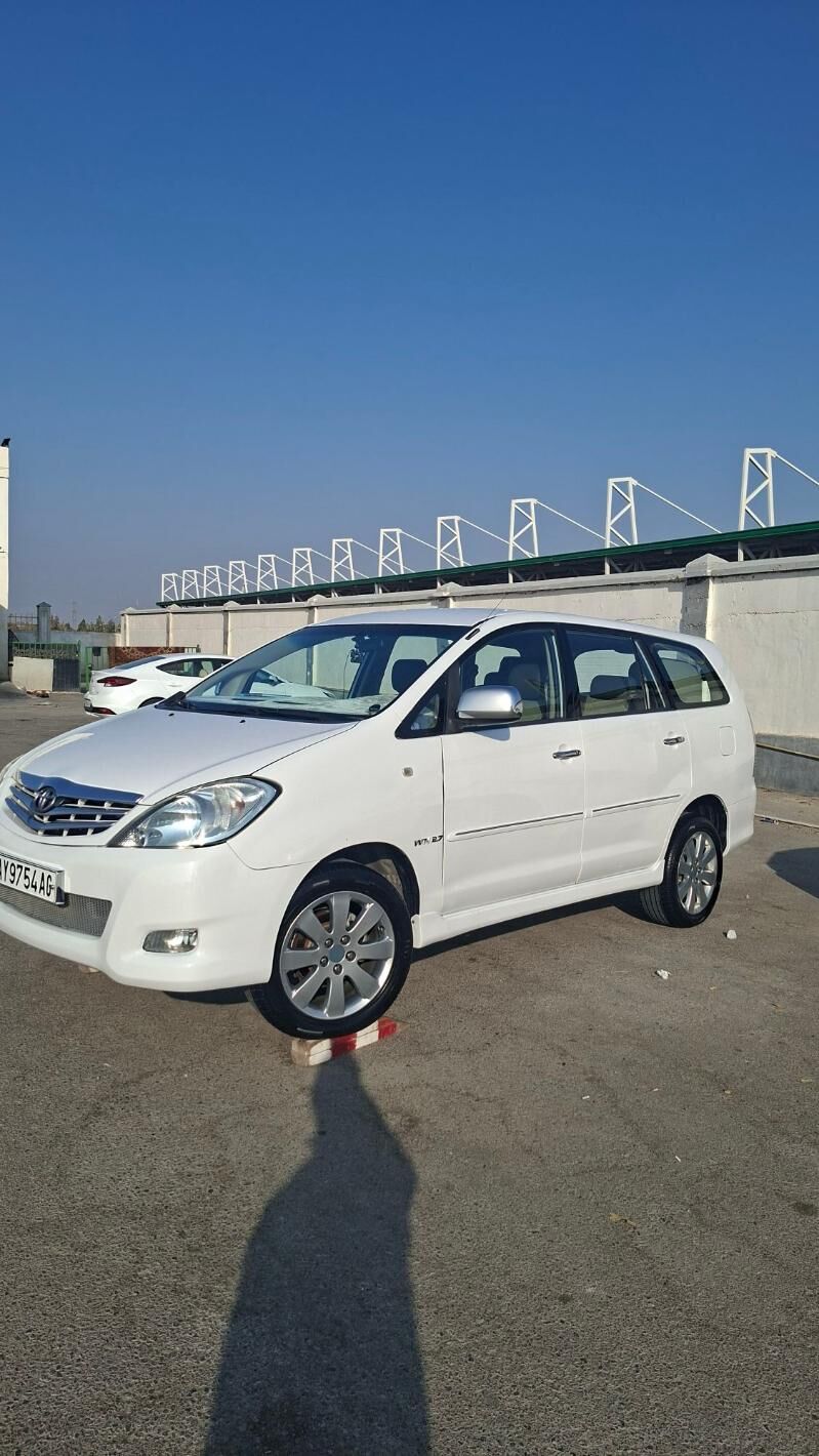 Toyota Innova 2011 - 200 000 TMT - Büzmeýin GRES - img 7