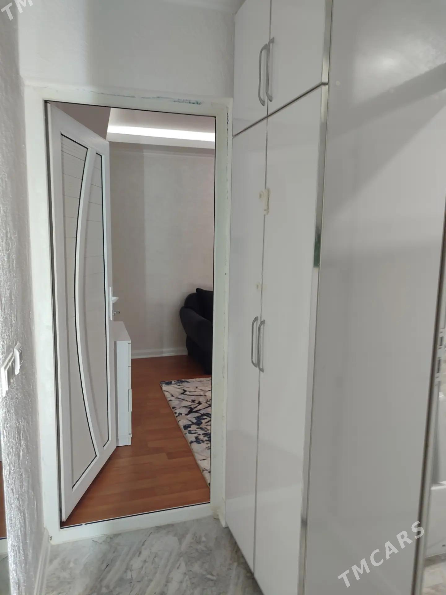 9 микр 4/1этаж 2 комнат - 9 мкр - img 4