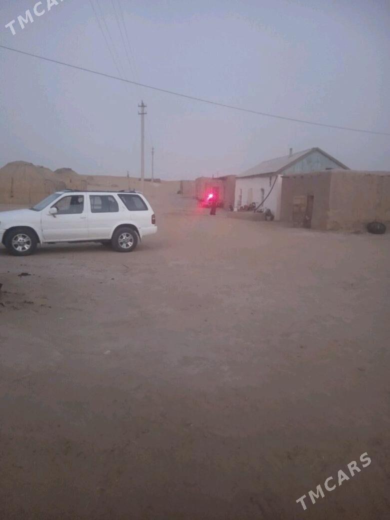 Nissan Pathfinder 1997 - 60 000 TMT - Ak bugdaý etraby - img 5