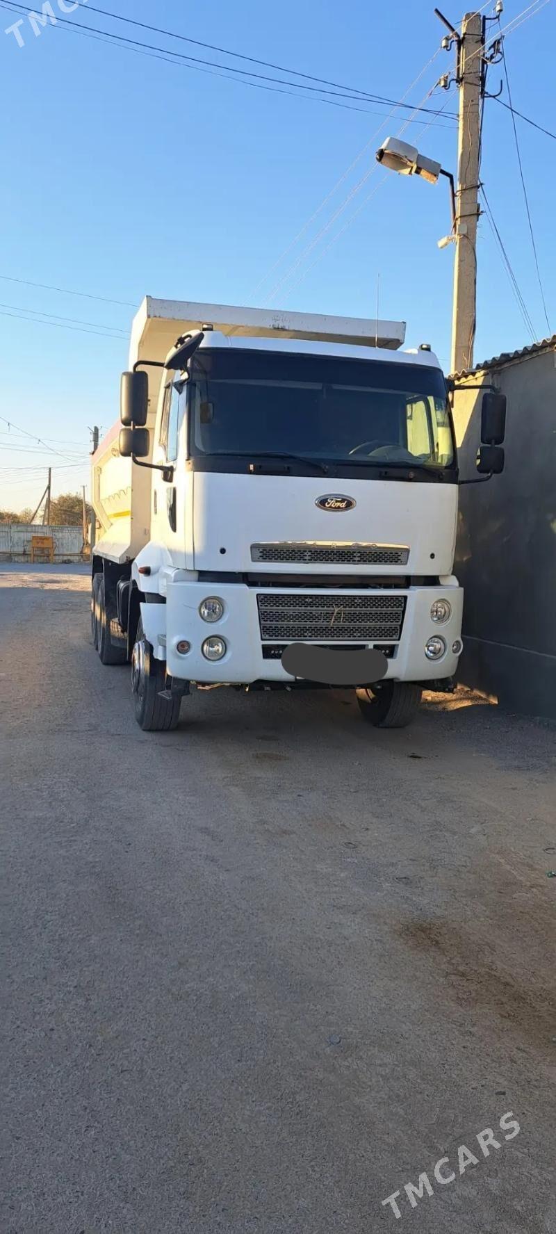 Ford Cargo 3535D 2009 - 700 000 TMT - Бахарден - img 1