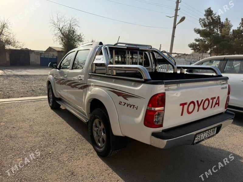 Toyota Hilux 2014 - 425 000 TMT - Мары - img 4
