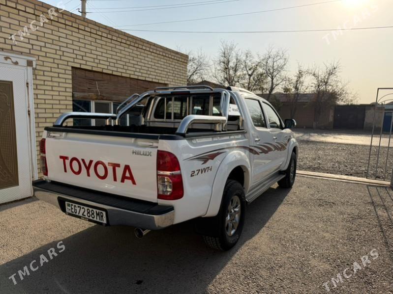 Toyota Hilux 2014 - 425 000 TMT - Мары - img 5