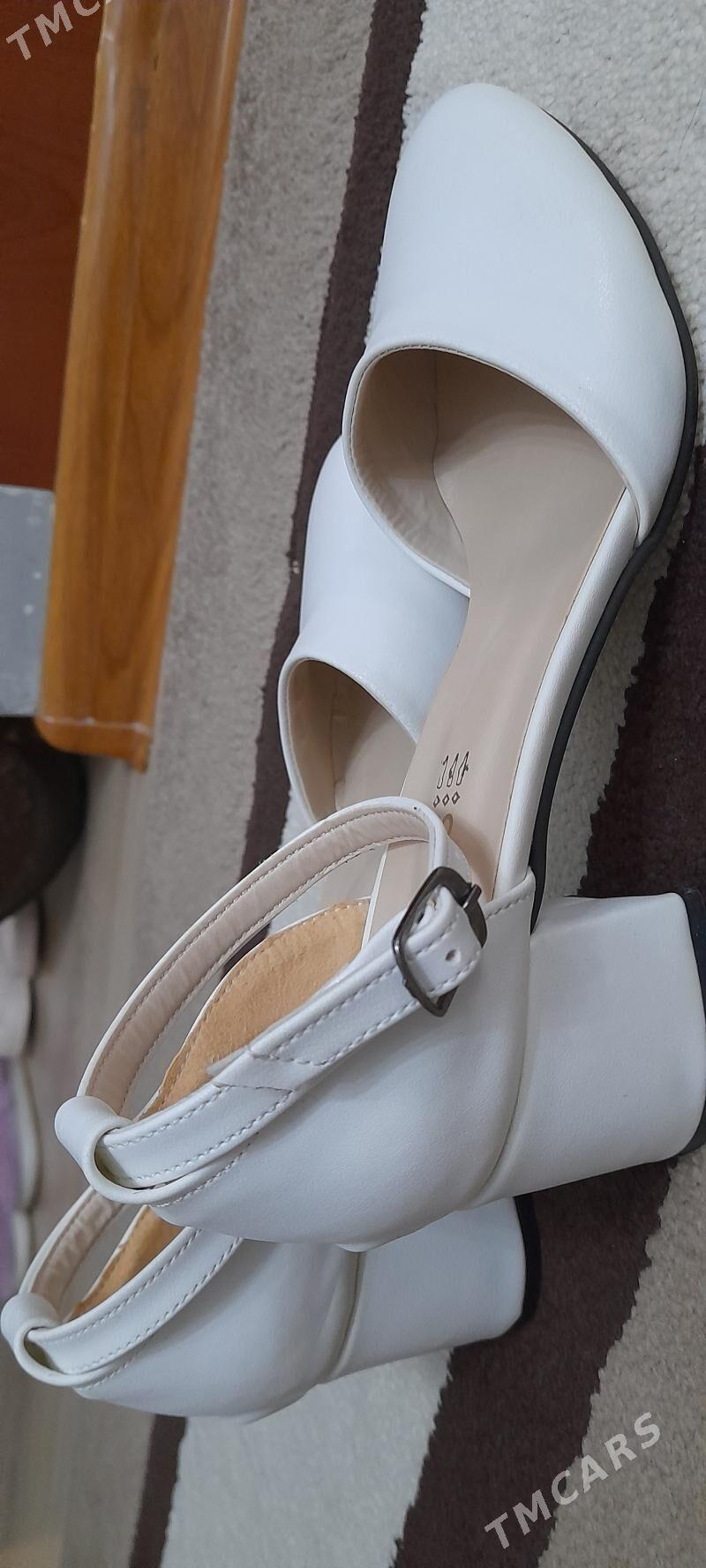Белые вечерние туфли. - 10 mkr - img 4