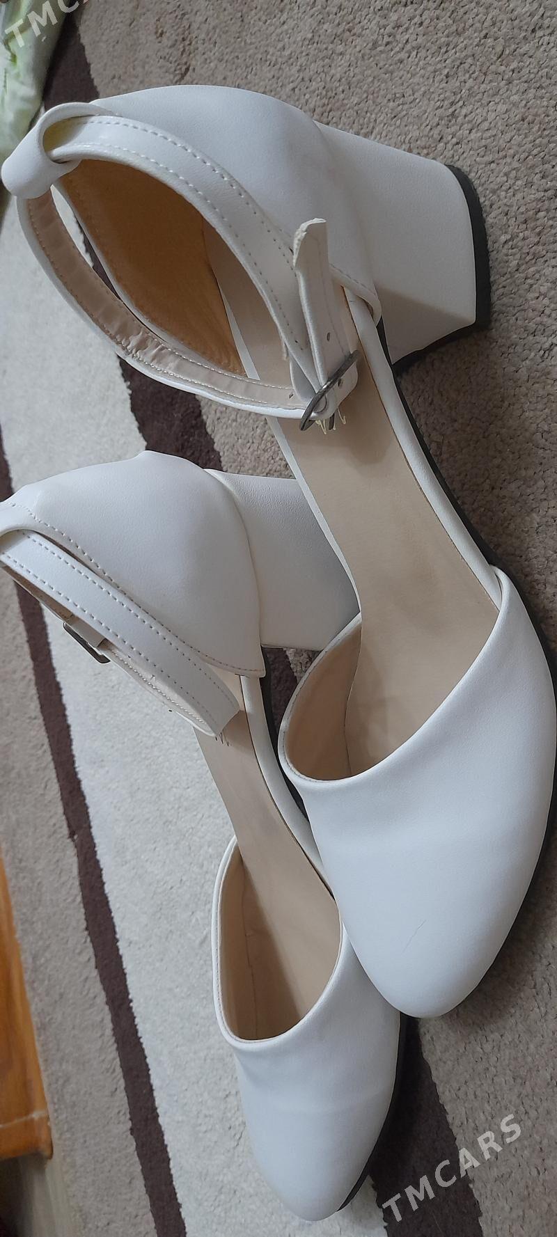 Белые вечерние туфли. - 10 mkr - img 5