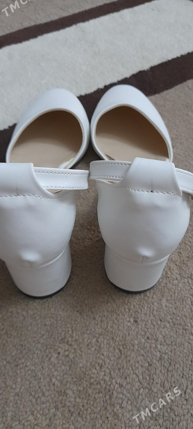 Белые вечерние туфли. - 10 mkr - img 2