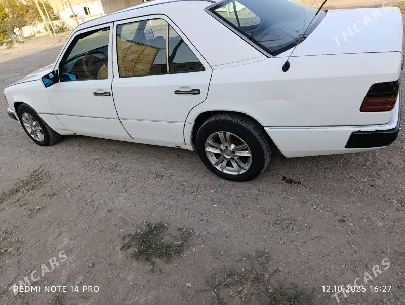 Mercedes-Benz 230E 1993 - 30 000 TMT - Мары - img 2