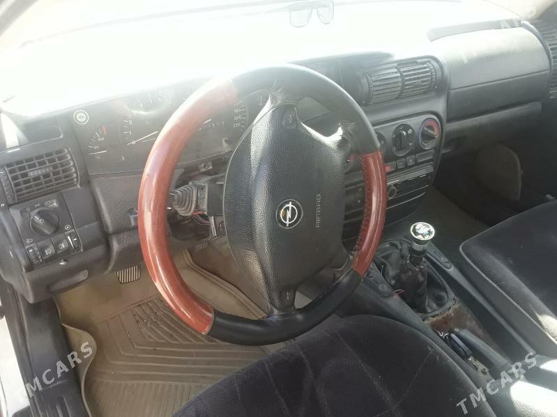 Opel Omega 1997 - 32 000 TMT - Сейди - img 3