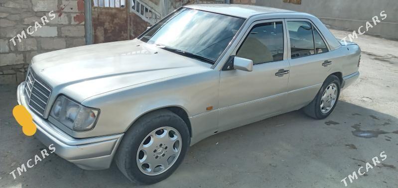Mercedes-Benz E280 1995 - 55 000 TMT - Türkmenbaşy - img 6