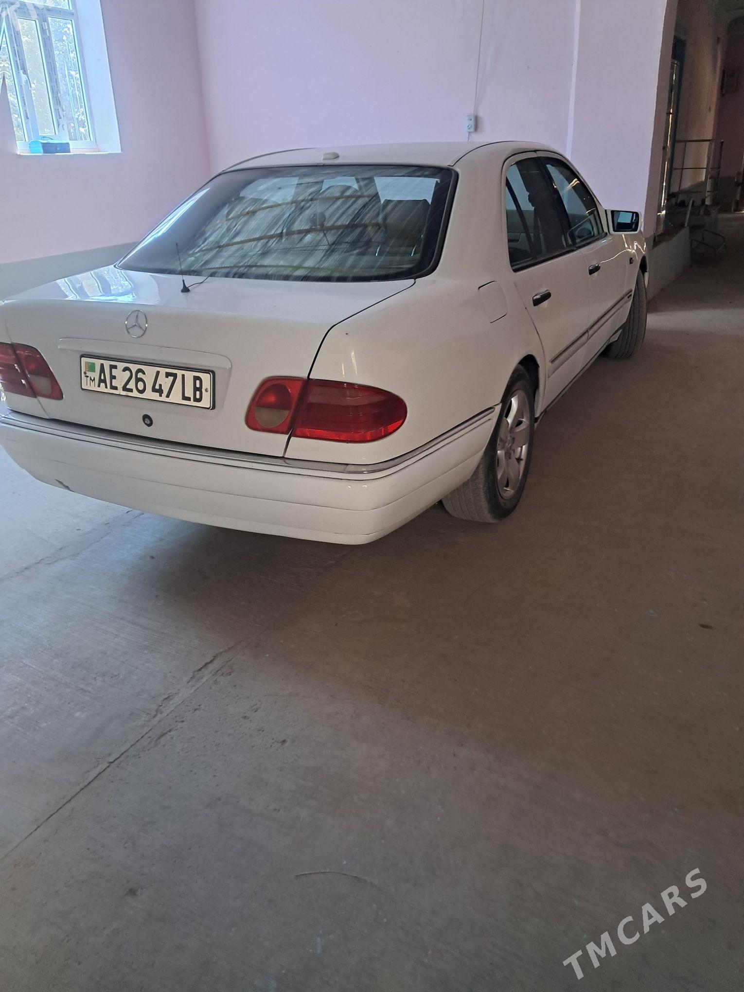 Mercedes-Benz E320 1998 - 80 000 TMT - Dänew - img 4