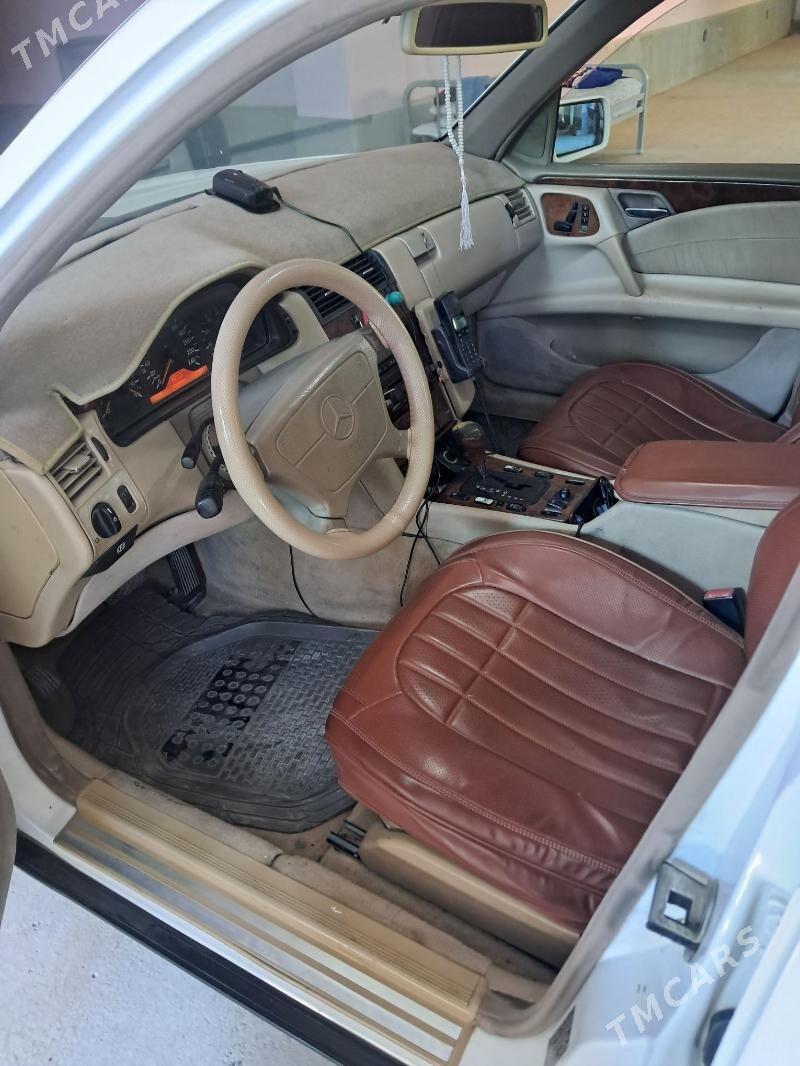 Mercedes-Benz E320 1998 - 80 000 TMT - Dänew - img 2