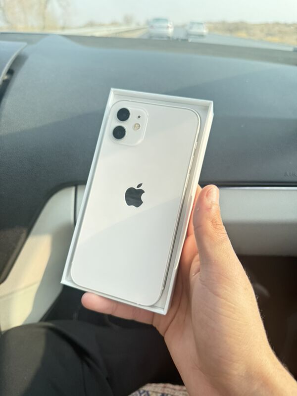 iPhone 12 - Sarahs - img 3