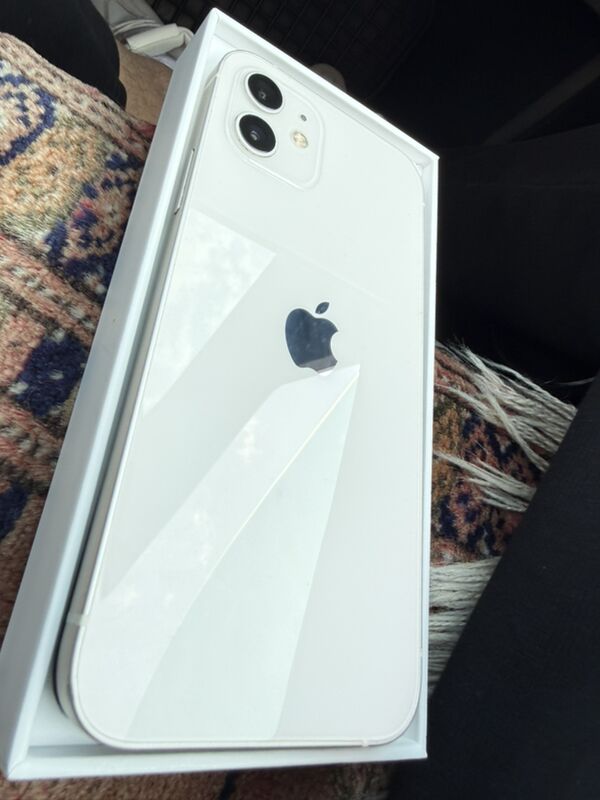 iPhone 12 - Sarahs - img 7