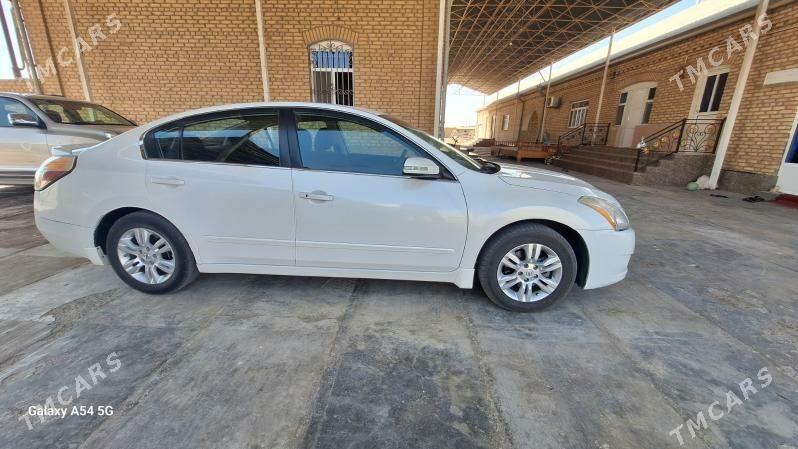 Nissan Altima 2011 - 200 000 TMT - Мары - img 4
