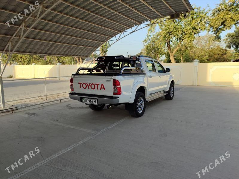 Toyota Hilux 2014 - 450 000 TMT - Мары - img 4