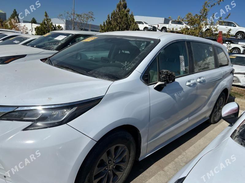 Toyota Sienna 2022 - 385 000 TMT - Бекреве - img 3