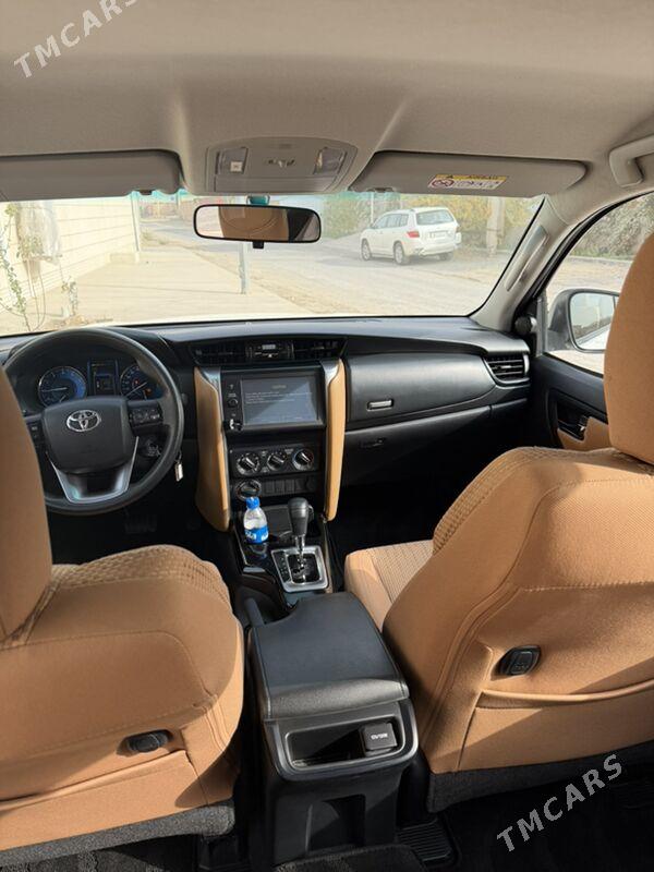 Toyota Fortuner 2021 - 588 000 TMT - Туркменабат - img 4