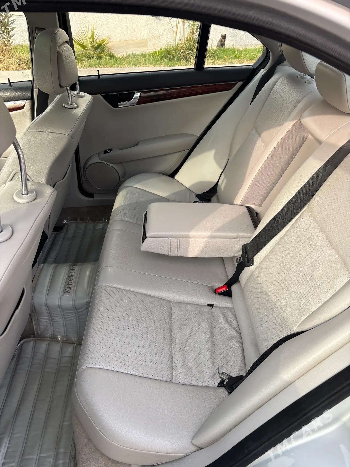 Mercedes-Benz C300 2011 - 190 000 TMT - Чарджоу - img 7