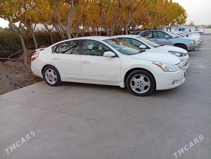 Nissan Altima 2010 - 100 000 TMT - Мары - img 1